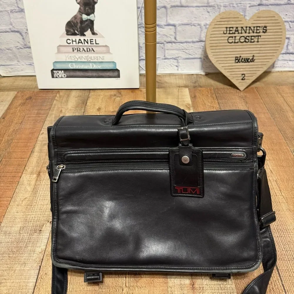 TUMI Alpha Nappa Leather Flap Expandable Briefcase Black Messenger Bag Has Flaws